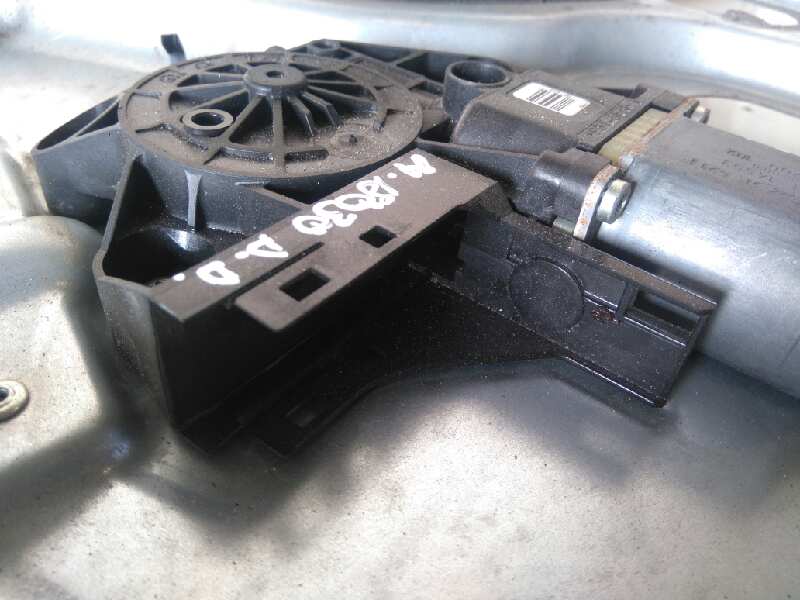 MOTOR ELEVALUNAS DELANTERO DERECHO FORD FOCUS BERLINA (CAP) Ambiente (D)