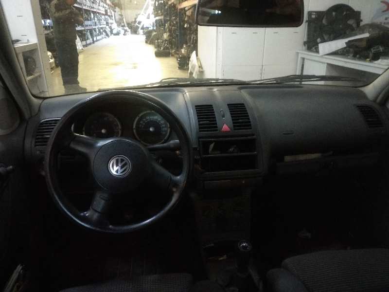 VOLKSWAGEN POLO BERLINA (6N2) Trendline Motor 1,4 Ltr. - 55 kW 16V foto 3