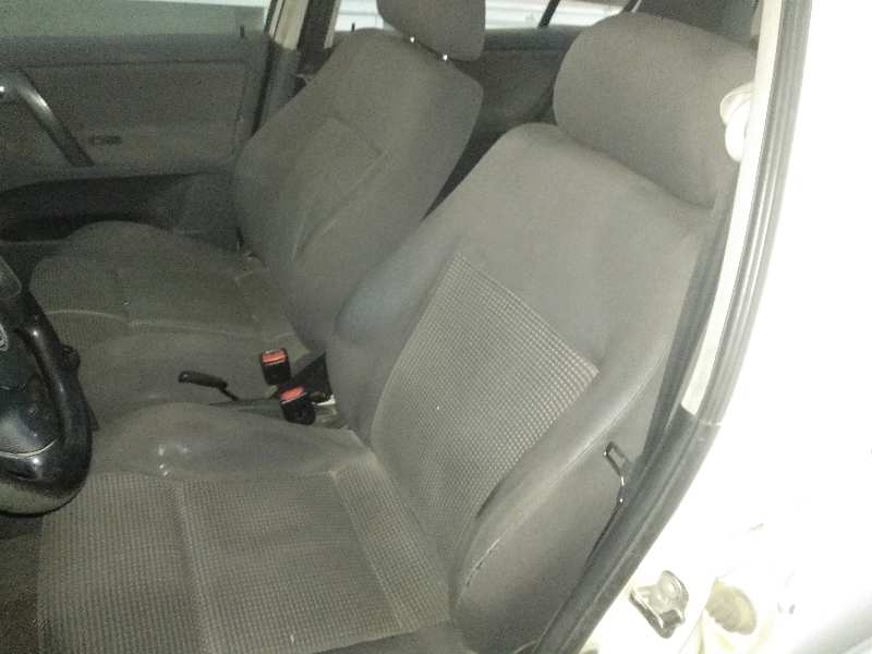 VOLKSWAGEN POLO BERLINA (6N2) Trendline Motor 1,4 Ltr. - 55 kW 16V foto 4