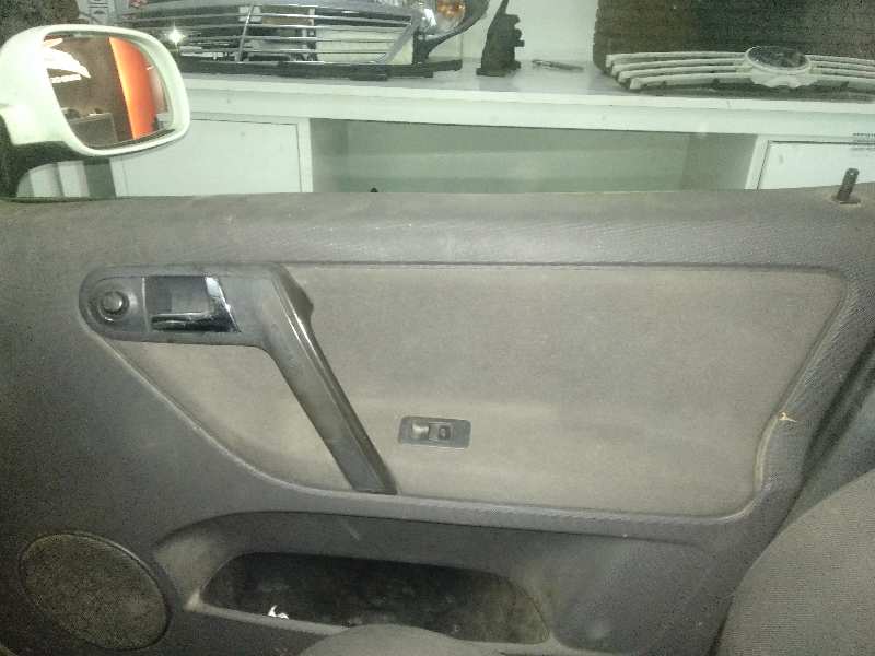 VOLKSWAGEN POLO BERLINA (6N2) Trendline Motor 1,4 Ltr. - 55 kW 16V foto 5