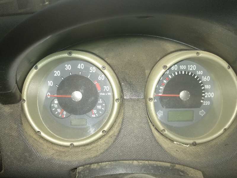 VOLKSWAGEN POLO BERLINA (6N2) Trendline Motor 1,4 Ltr. - 55 kW 16V foto 6