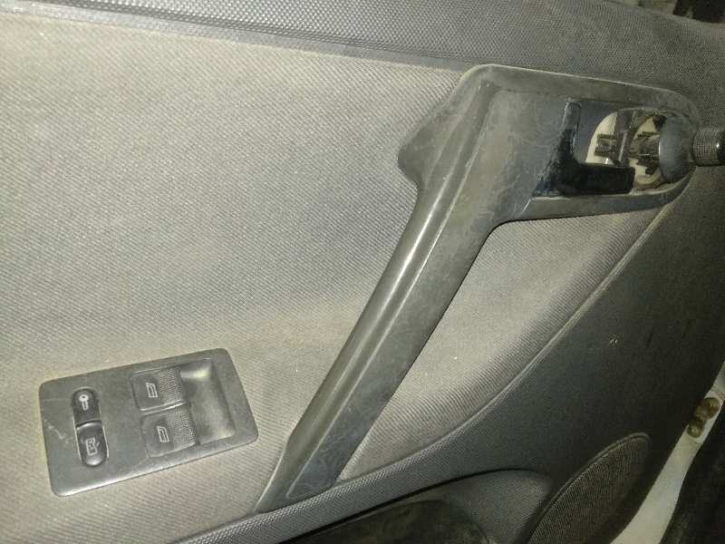 VOLKSWAGEN POLO BERLINA (6N2) Trendline Motor 1,4 Ltr. - 55 kW 16V foto 9