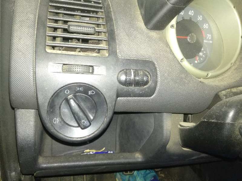 VOLKSWAGEN POLO BERLINA (6N2) Trendline Motor 1,4 Ltr. - 55 kW 16V foto 10