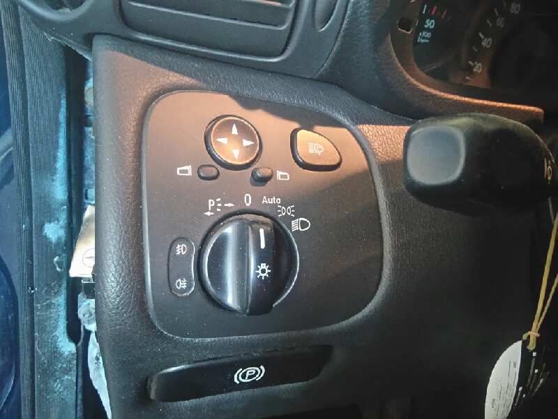 MERCEDES CLASE C (W203) FAMILIAR C 270 T CDI (203.216)   |   01.01 - 12.05 foto 10