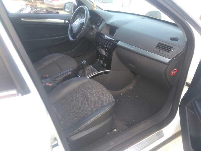 OPEL ASTRA H CARAVAN Cosmo   |   04.07 - ... foto 5