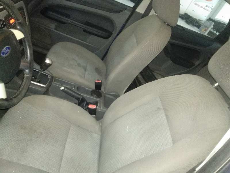 FORD FOCUS BERLINA (CAP) Ambiente (D) Motor 1,6 Ltr. - 66 kW TDCi CAT foto 8