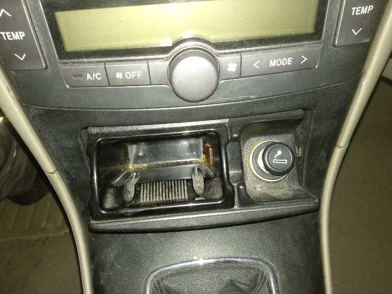 CENICERO TOYOTA AVENSIS BERLINA (T25) 2.0 D4-D Executive Berlina (5-ptas.)   |   0.03 - ...