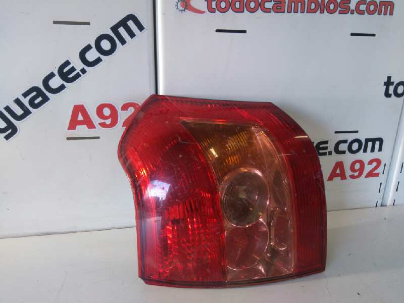PILOTO TRASERO IZQUIERDO TOYOTA COROLLA (E12) 2.0 D-4D Luna Berlina