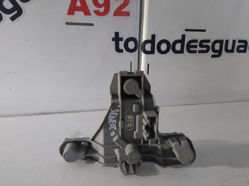 PORTALAMPARAS TRASERO IZQUIERDO TOYOTA COROLLA (E12) 2.0 D-4D Luna Berlina