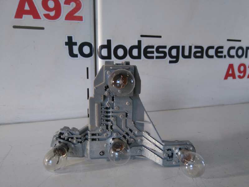 PORTALAMPARAS TRASERO IZQUIERDO TOYOTA COROLLA (E12) 2.0 D-4D Luna Berlina