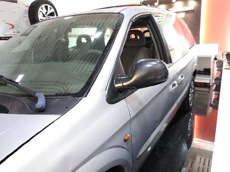 CHRYSLER VOYAGER (RG) 2.5 CRD LX   |   03.01 - 12.08 foto 4