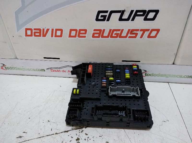 CAJA RELES / FUSIBLES