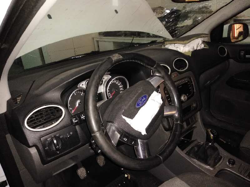 FORD FOCUS BERLINA (CAP) Ambiente (D) Motor 1,6 Ltr. - 66 kW TDCi CAT foto 11
