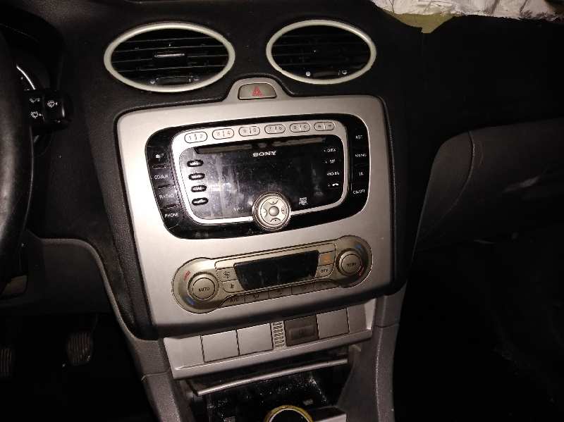 FORD FOCUS BERLINA (CAP) Ambiente (D) Motor 1,6 Ltr. - 66 kW TDCi CAT foto 12