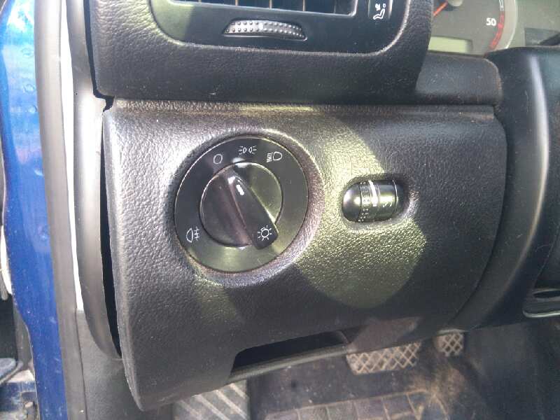 VOLKSWAGEN PASSAT VARIANT (3B6) V6 TDI Comfortline Family   |   05.02 - ... foto 7