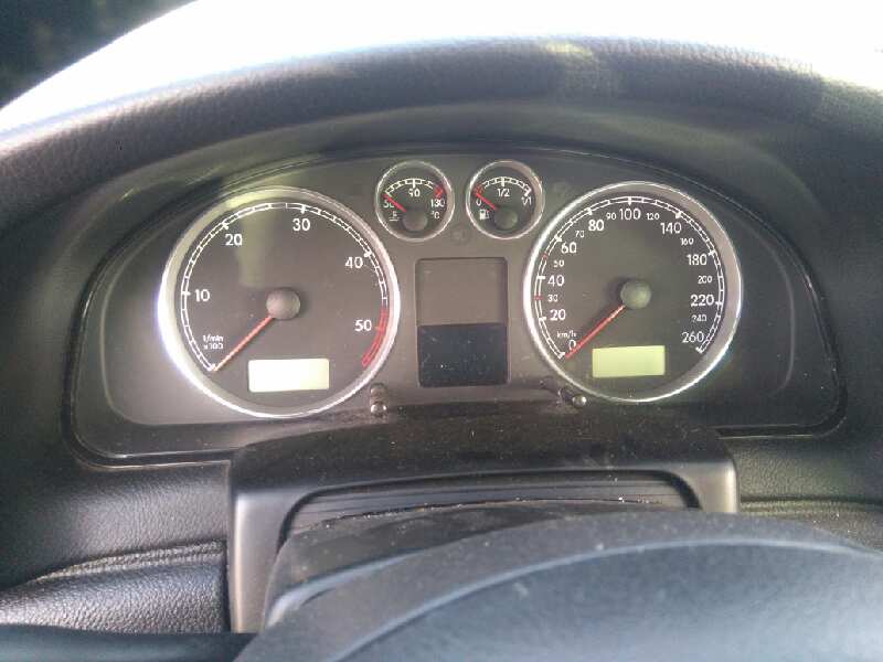 VOLKSWAGEN PASSAT VARIANT (3B6) V6 TDI Comfortline Family   |   05.02 - ... foto 8