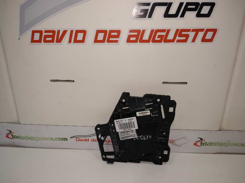 CAJA RELES / FUSIBLES foto 3