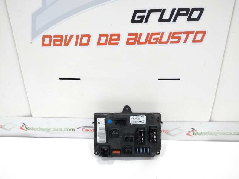 CAJA RELES / FUSIBLES