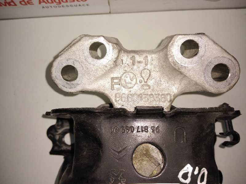 SOPORTE MOTOR DERECHO foto 2