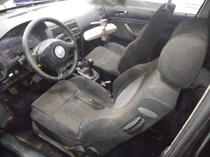 VOLKSWAGEN GOLF IV BERLINA (1J1) GTI Motor 1,9 Ltr. - 110 kW TDI foto 12