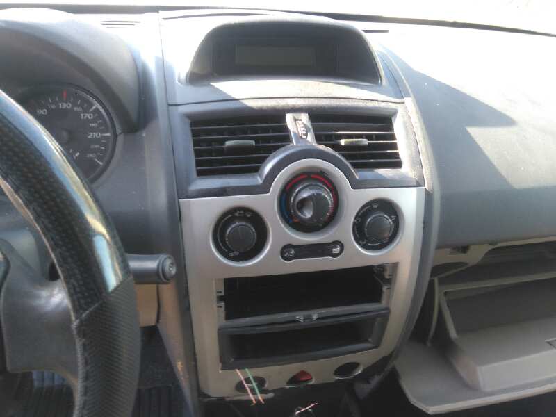 RENAULT MEGANE II CLASSIC BERLINA Confort Dynamique Motor 1,6 Ltr. - 82 kW 16V foto 12