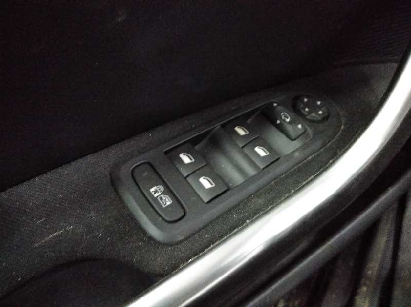 PEUGEOT 308 Access   |   07.13 - 12.15 foto 10