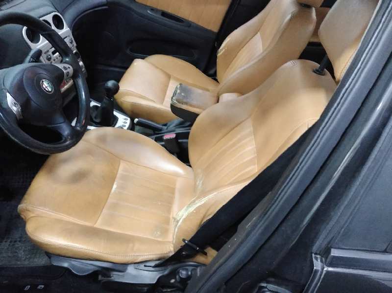 ALFA ROMEO 156 1.9 JTD 8V Distinctive   |   07.03 - 12.05 foto 11