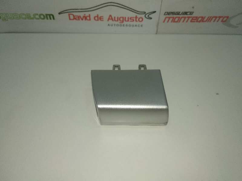 TAPA BOMBIN CERRADURA TRASERA DERECHA foto 2