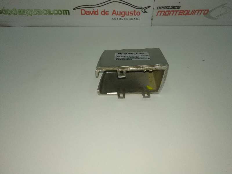 TAPA BOMBIN CERRADURA TRASERA DERECHA foto 3