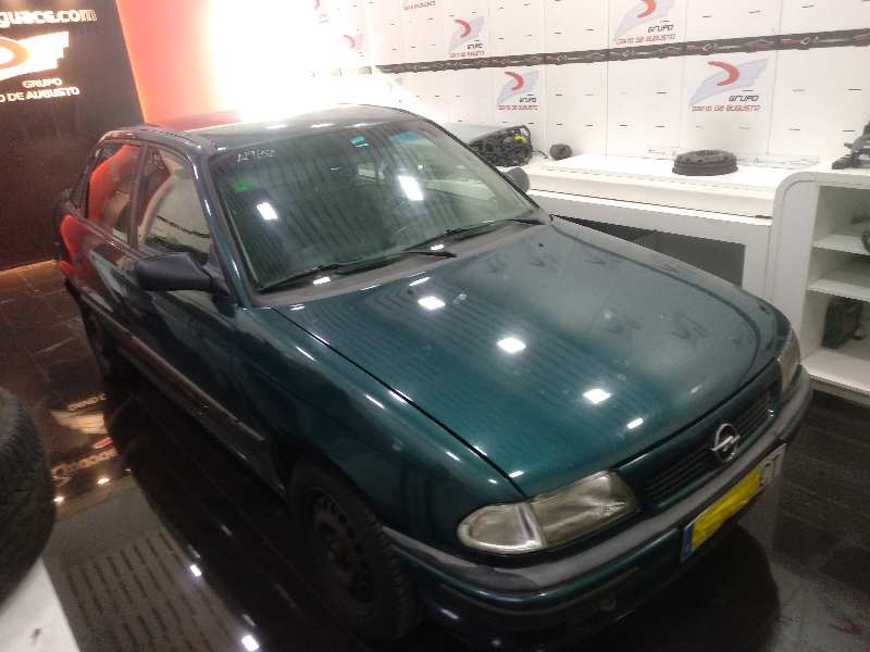 OPEL ASTRA F BERLINA Básico Motor 1,6 Ltr. - 74 kW 16V foto 3