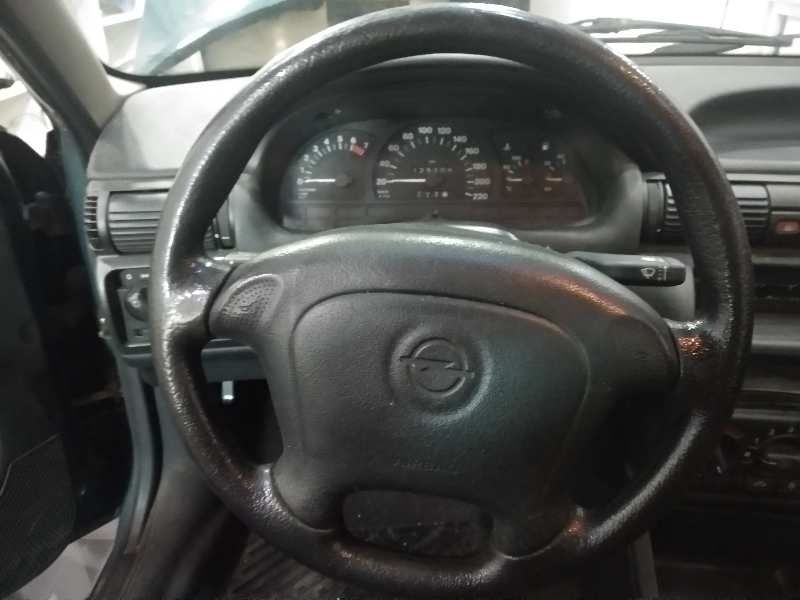 OPEL ASTRA F BERLINA Básico Motor 1,6 Ltr. - 74 kW 16V foto 9