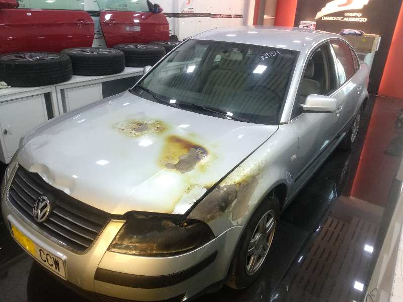 VOLKSWAGEN PASSAT BERLINA (3B3) Comfortline   |   10.00 - 12.04 foto 2