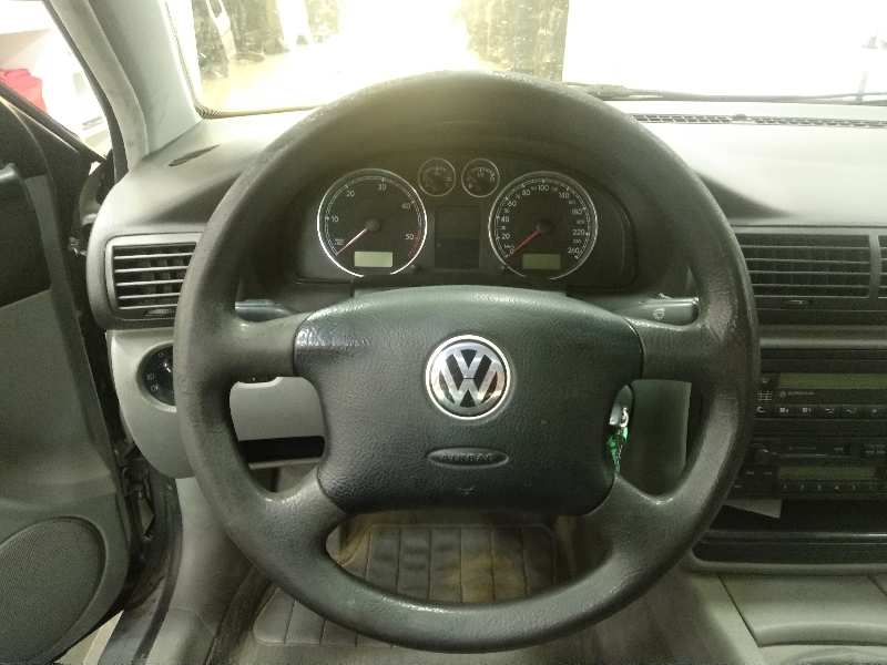 VOLKSWAGEN PASSAT BERLINA (3B3) Comfortline   |   10.00 - 12.04 foto 9