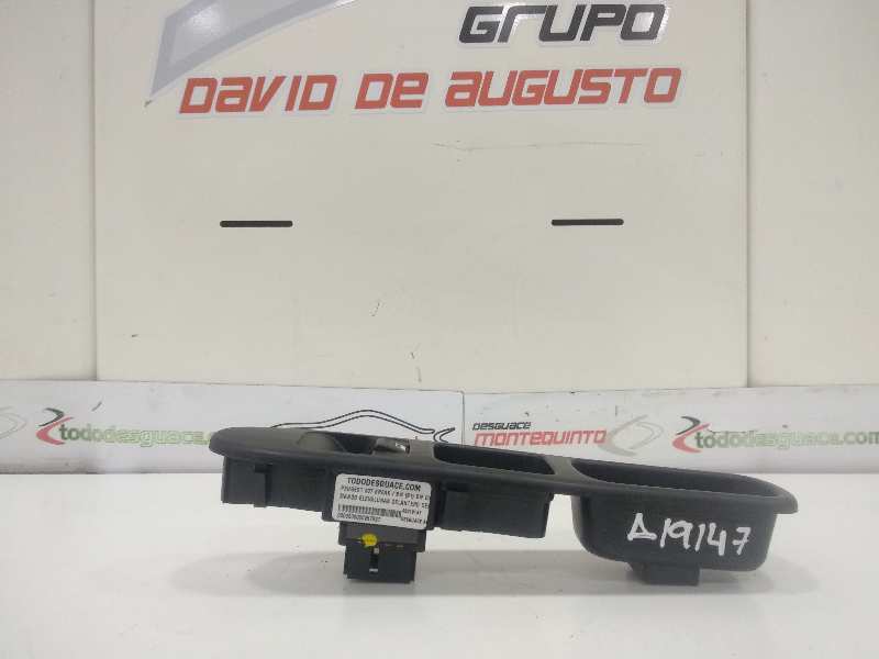 MANDO ELEVALUNAS DELANTERO DERECHO foto 4