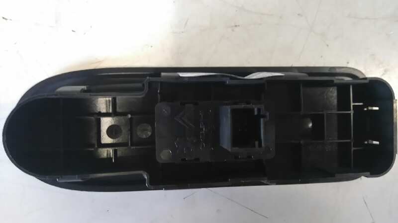 MANDO ELEVALUNAS DELANTERO DERECHO foto 2