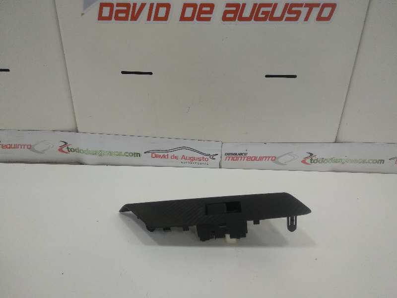 MANDO ELEVALUNAS TRASERO DERECHO TOYOTA RAV 4 Active   |   01.14 - 12.15