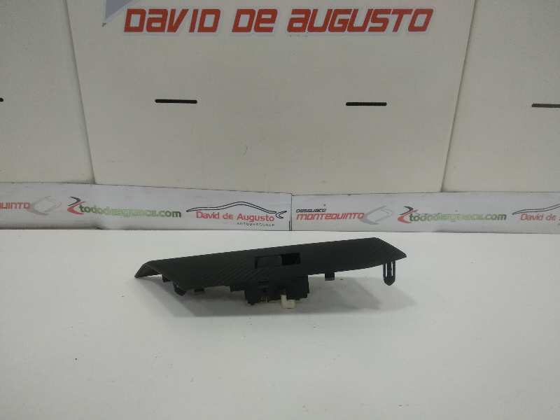 MANDO ELEVALUNAS DELANTERO DERECHO TOYOTA RAV 4 Active   |   01.14 - 12.15