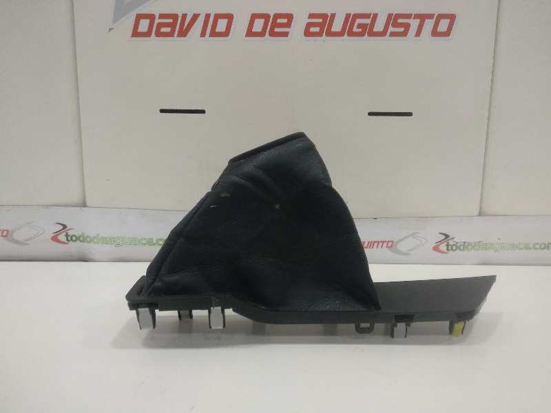 GUARNECIDOS PALANCA CAMBIO TOYOTA RAV 4 Active   |   01.14 - 12.15