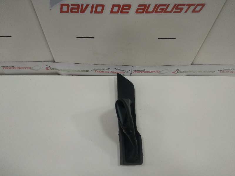 GUARNECIDOS PALANCA CAMBIO TOYOTA RAV 4 Active   |   01.14 - 12.15