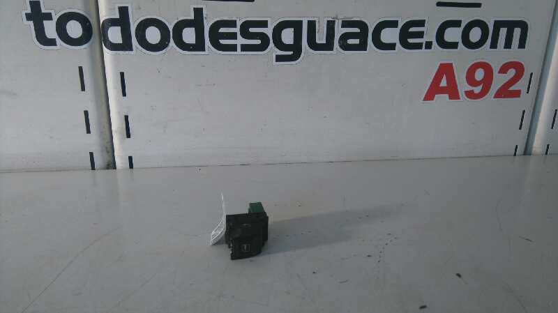MANDO ELEVALUNAS DELANTERO DERECHO SEAT LEON (1P1) *   |   0.05 - ...