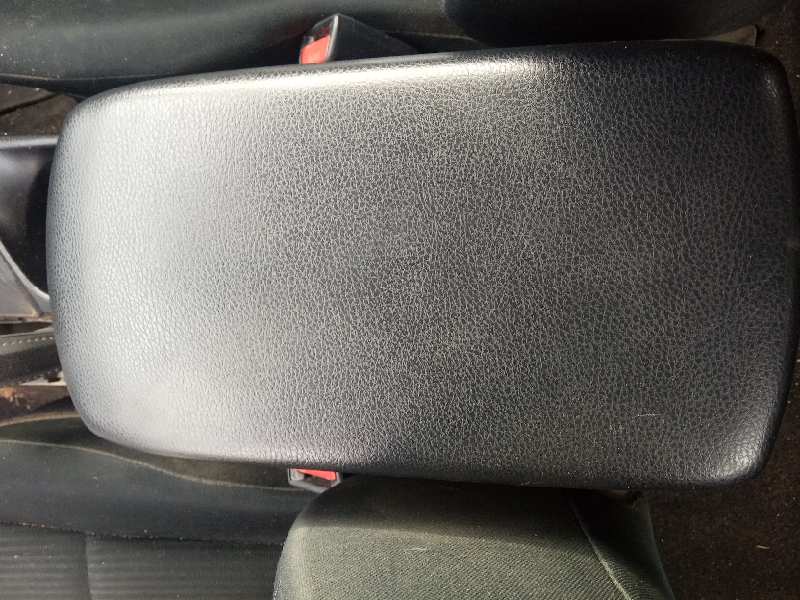 APOYABRAZOS CENTRAL TOYOTA RAV 4 Active   |   01.14 - 12.15