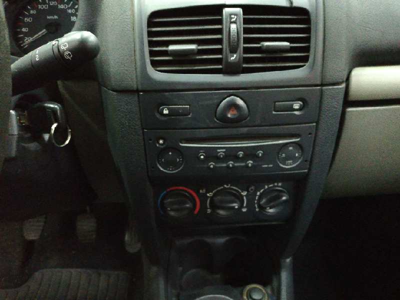 RENAULT CLIO II FASE II (B/CB0) Authentique Motor 1,2 Ltr. - 55 kW foto 11