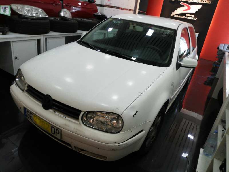 VOLKSWAGEN GOLF IV BERLINA (1J1) Básico Motor 1,6 Ltr. - 74 kW foto 2