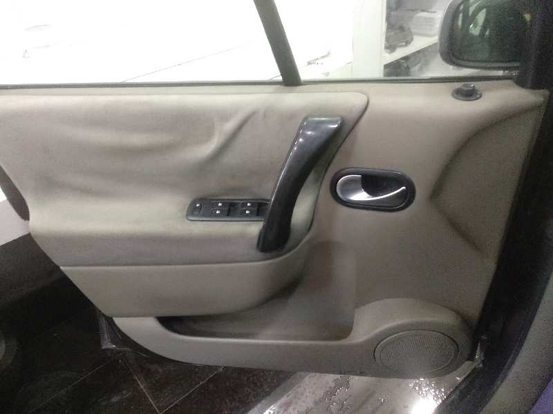 RENAULT SCENIC II Confort Dynamique   |   06.03 - 12.05 foto 8