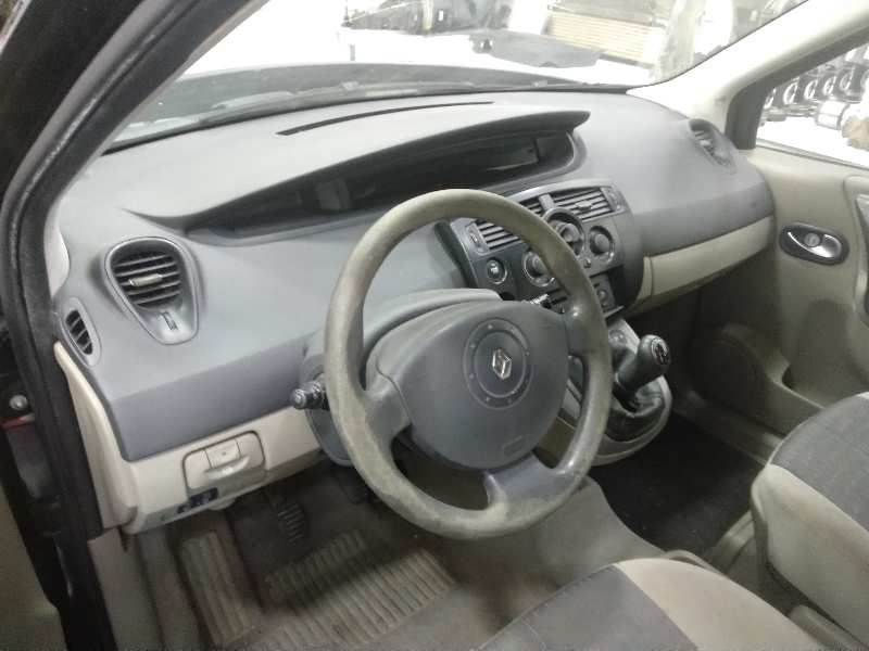 RENAULT SCENIC II Confort Dynamique   |   06.03 - 12.05 foto 12