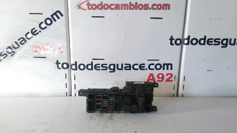CAJA RELES / FUSIBLES
