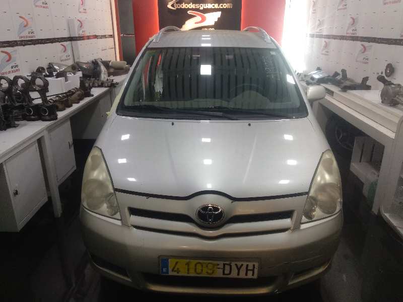 TOYOTA COROLLA VERSO (R1) 2.2 D-4D Luna   |   09.05 - 12.09 foto 3