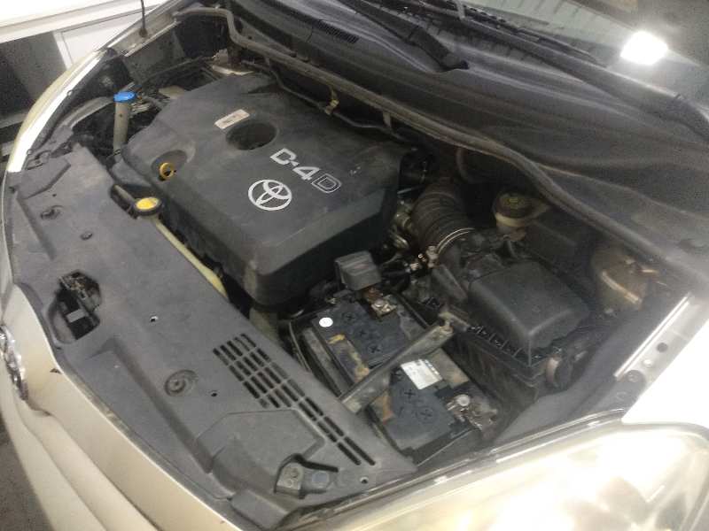 TOYOTA COROLLA VERSO (R1) 2.2 D-4D Luna   |   09.05 - 12.09 foto 6