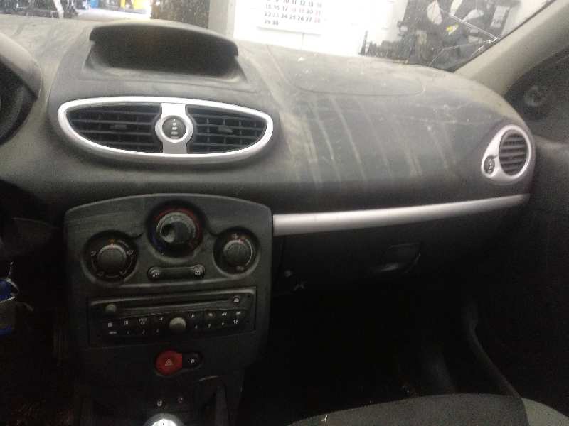 RENAULT CLIO III Authentique   |   10.10 - 12.11 foto 10