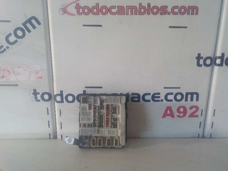 CAJA RELES / FUSIBLES RENAULT MEGANE II FAMILIAR Authentique   |   0.03 - ...